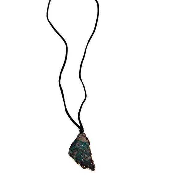 Handcrafted  leather cord necklace with quartz Gem stone - Picture 1 of 7